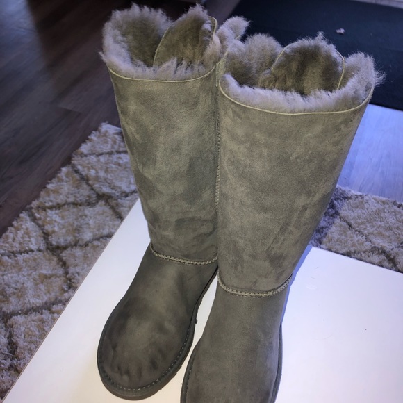 UGG full length bailey bow boots! - Picture 7 of 8
